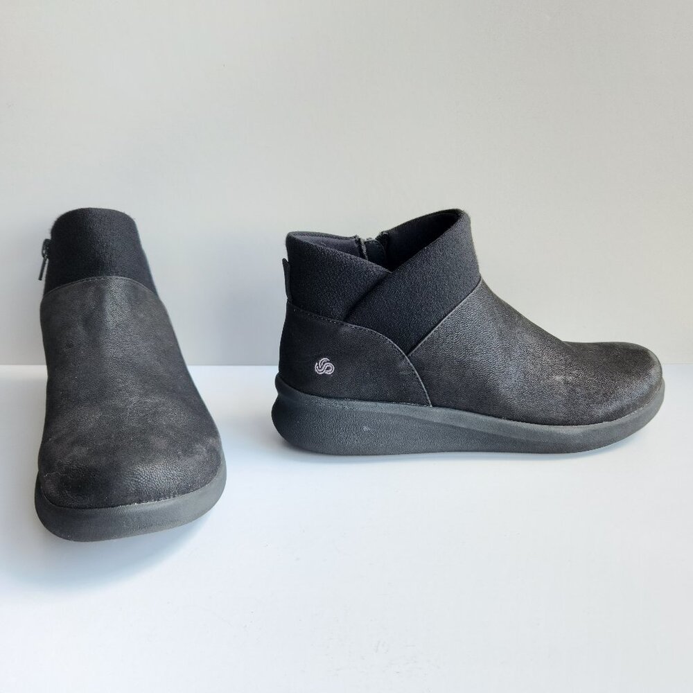 Cloudsteppers by Clarks Sillian 2.0 Dusk Size 9 Black Nubuck Ankle Boot Zip Side